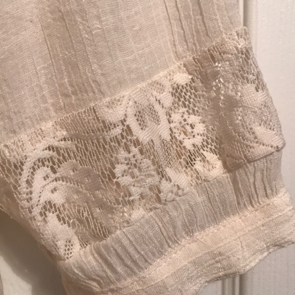 Lace rayon and polyester blouse❤️ - Picture 3 of 4